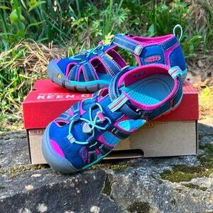 Seacamp II CNX, Size 5 and 4,Coronet Blue/Hot Pink